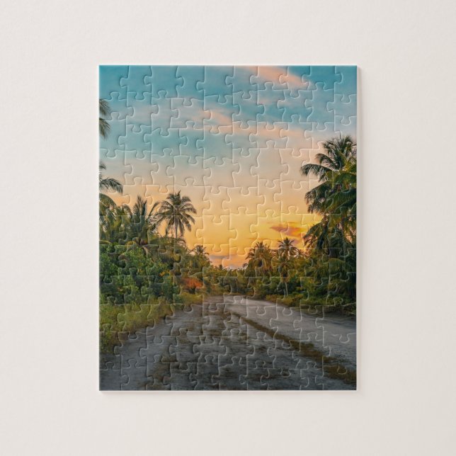 Sonnenuntergang auf dem Sandstrand (Vertikal)