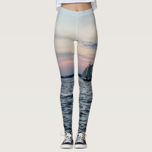 Sonnenuntergang auf dem Wasser Yoga Leggings