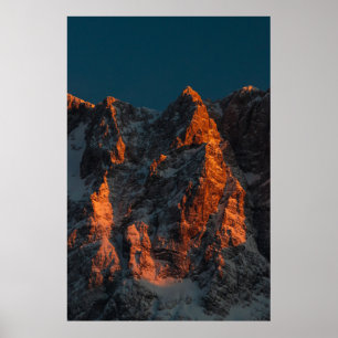 Sonnenuntergang auf den majestätischen Bergen Poster