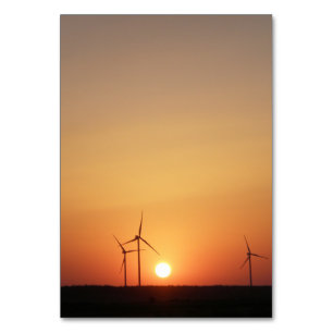 Sonnenuntergang auf den Windkraftanlagen Botievo Tischnummer