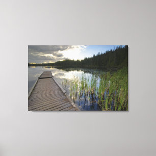 Sonnenuntergang auf einem kleinen See Leinwanddruck
