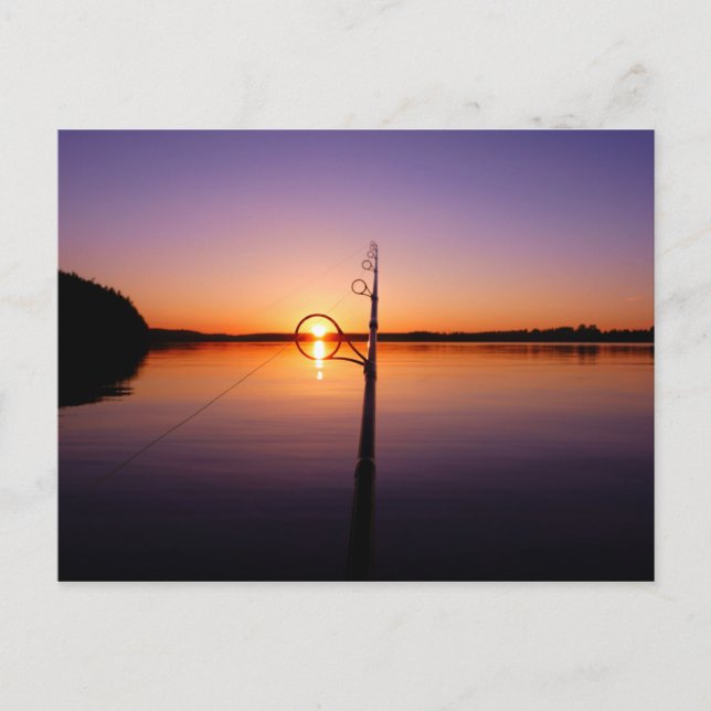 Sonnenuntergang auf einem See, der durch eine Ange Postkarte (Vorderseite)