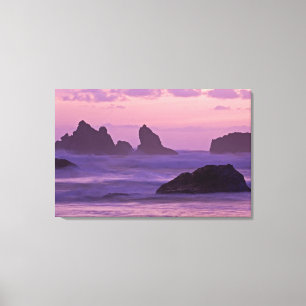 Sonnenuntergang bei den Stacks am Bandon Beach. Leinwanddruck