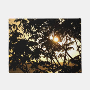 Sonnenuntergang durch Bäume I Tropische Fotografie Fußmatte