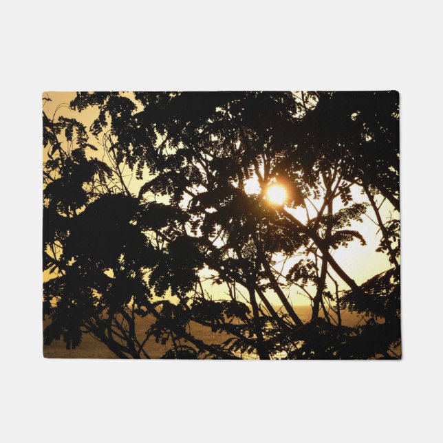 Sonnenuntergang durch Bäume I Tropische Fotografie Fußmatte (Vorderseite)