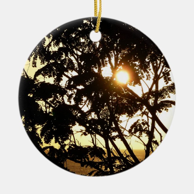 Sonnenuntergang durch Bäume I Tropische Fotografie Keramikornament (Vorne)