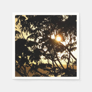 Sonnenuntergang durch Bäume I Tropische Fotografie Serviette