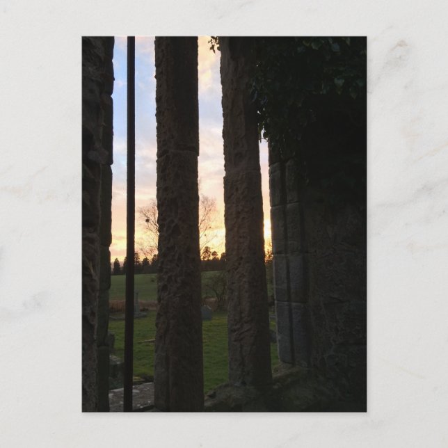 Sonnenuntergang durch die Ruinen eines mittelalter Postkarte (Vorderseite)