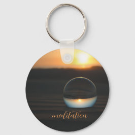 Sonnenuntergang durch einen gläsernen Schlüsselanh Schlüsselanhänger