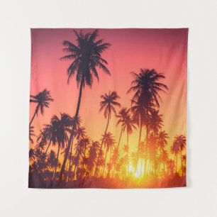 Sonnenuntergang durch tropische Bäume Wandteppich