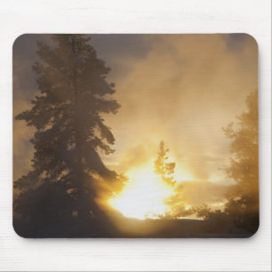 Sonnenuntergang färbt den Dampf über dem Lederbad Mousepad