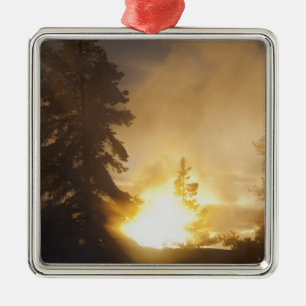 Sonnenuntergang färbt den Dampf über Leather Pool Ornament Aus Metall