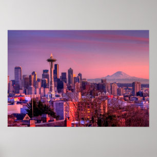 Sonnenuntergang hinter Seattle Skyline von Kerry P Poster