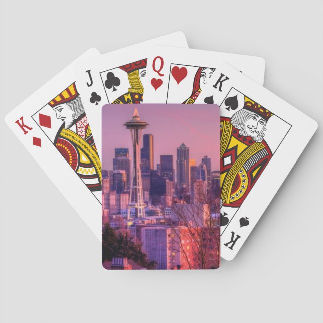 Sonnenuntergang hinter Seattle-Skylinen von Spielkarten (Rückseite)