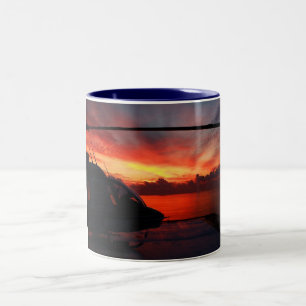 Sonnenuntergang im Golf von Mexiko Zweifarbige Tasse