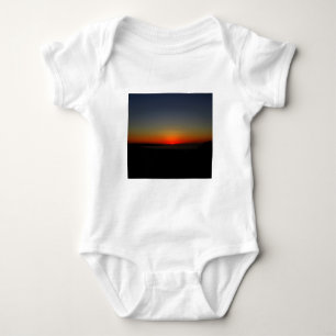 Sonnenuntergang im Wasser Baby Strampler
