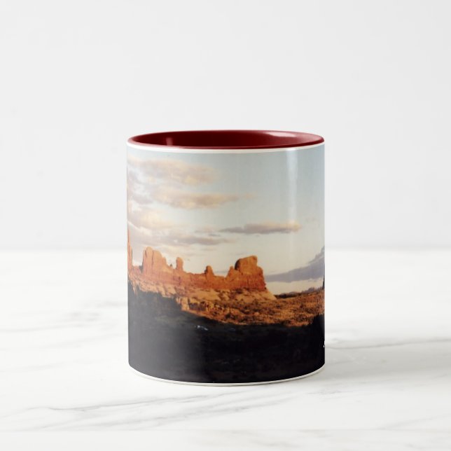 Sonnenuntergang in den Bögen, Bögen Nationalpark, Zweifarbige Tasse (Mittel)