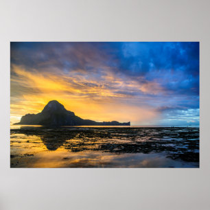 Sonnenuntergang in der Bucht von El Nido Poster