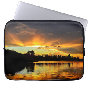 Sonnenuntergang in der Stadt Londrina, Brasilien Laptopschutzhülle