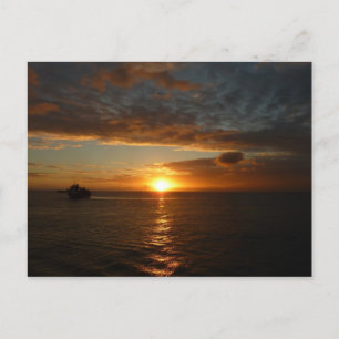 Sonnenuntergang in der tropischen Seenlandschaft S Postkarte