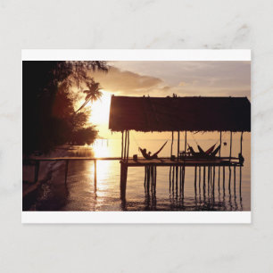 Sonnenuntergang in Hängematte am Strand der tropis Postkarte