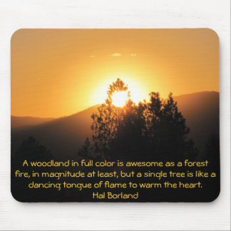 Sonnenuntergang mit dem Zitat von Hal Borland Mousepad