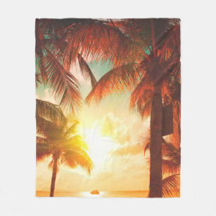 Sonnenuntergang mit Palmen und schönem Himmel Fleecedecke