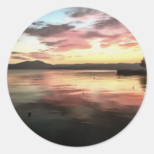 Sonnenuntergang reflektiert auf Wasser Koycegiz La Runder Aufkleber