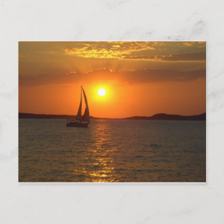 Sonnenuntergang-Segelboot Postkarte