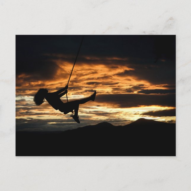 Sonnenuntergang Silhouette des Mädchens Postkarte (Vorderseite)