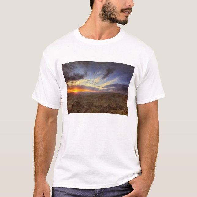 Sonnenuntergang, südlich des Grand Canyon, Grand T-Shirt (Vorderseite)
