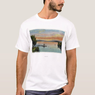 Sonnenuntergang-Szene auf dem See T-Shirt