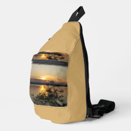 Sonnenuntergang über dem Balaton, Ungarn. Crossbody Bag