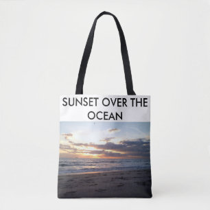 Sonnenuntergang über dem Ozean Tasche