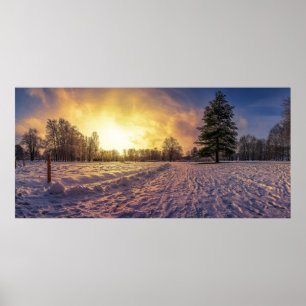 Sonnenuntergang über dem schneebedeckten Winterpar Poster