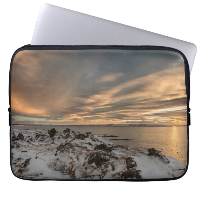 Sonnenuntergang über dem See Myvatn, Island Laptopschutzhülle (Vorderseite)