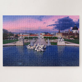 Sonnenuntergang über dem Springbrunnen in Wien
