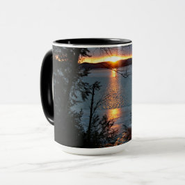 Sonnenuntergang über dem Wald Lake Kaffee Umarmung Tasse