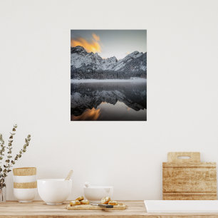 Sonnenuntergang über den Bergen am Fusinischen See Poster