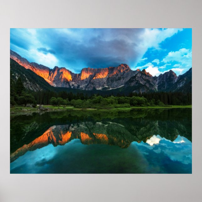 Sonnenuntergang über den Bergen am See Fusine, Poster (Vorne)