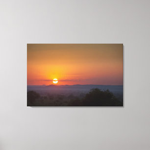 Sonnenuntergang über der afrikanischen Landschaft Leinwanddruck