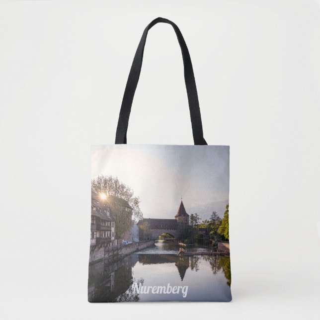 Sonnenuntergang über der alten mittelalterlichen B Tasche (Vorderseite)