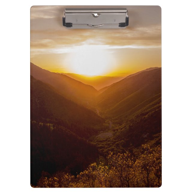 Sonnenuntergang über der Berglandschaft Klemmbrett (Vorderseite)