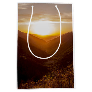 Sonnenuntergang über der Berglandschaft Mittlere Geschenktüte