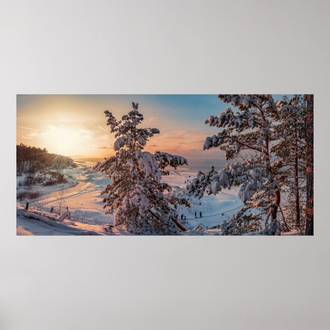 Sonnenuntergang über der schneebedeckten Küste Poster (Vorne)