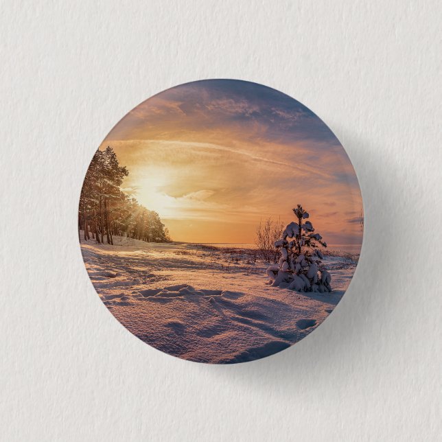 Sonnenuntergang über der schneebedeckten Winterküs Button (Vorderseite)