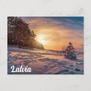 Sonnenuntergang über der schneebedeckten Winterküs Postkarte
