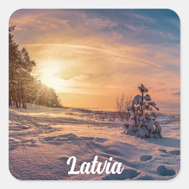 Sonnenuntergang über der schneebedeckten Winterküs Quadratischer Aufkleber (Vorderseite)