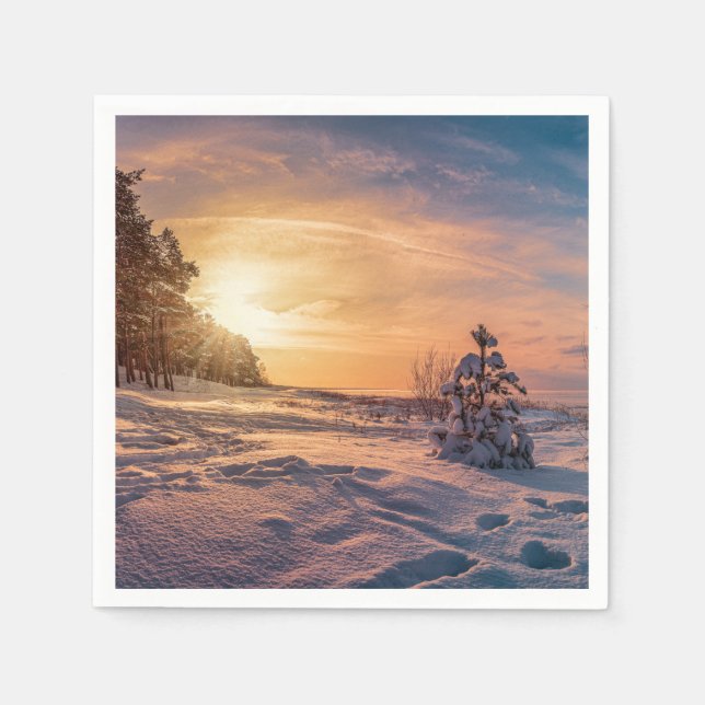 Sonnenuntergang über der schneebedeckten Winterküs Serviette (Vorderseite)