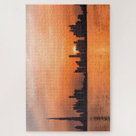 Sonnenuntergang über der Stadt am Meer - Aquarell